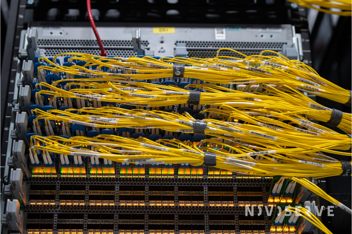 Netwerkkabels in ons datacenter
