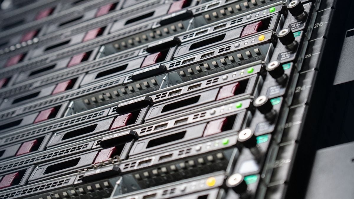 close-up-of-premium-hpe-dedicated-servers