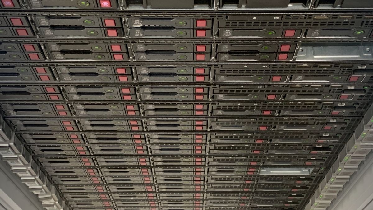Achter kant van dedicated server racks