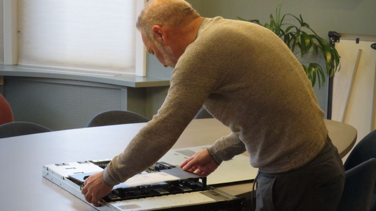 An engineer puts down a bare metal server