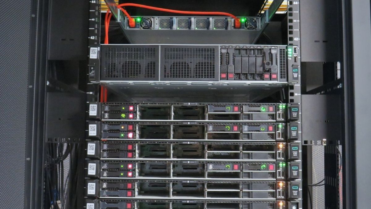 Powerful dedicated servers in a NovoServe data center